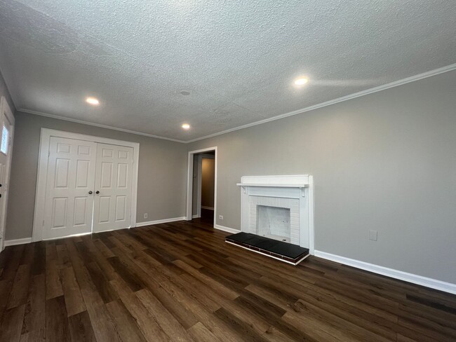 Photo - **MOVE-IN Special $500 off the 1st full month's rent with lease signed by 12/10/25**