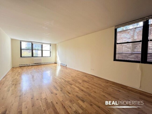 Building Photo - 1 bedroom in CHICAGO IL 60610 Unit A3