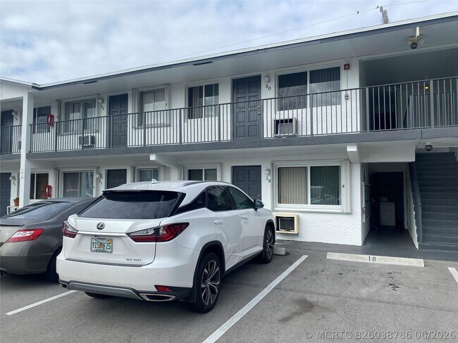 Building Photo - 1812 E Oakland Park Blvd Unit 19