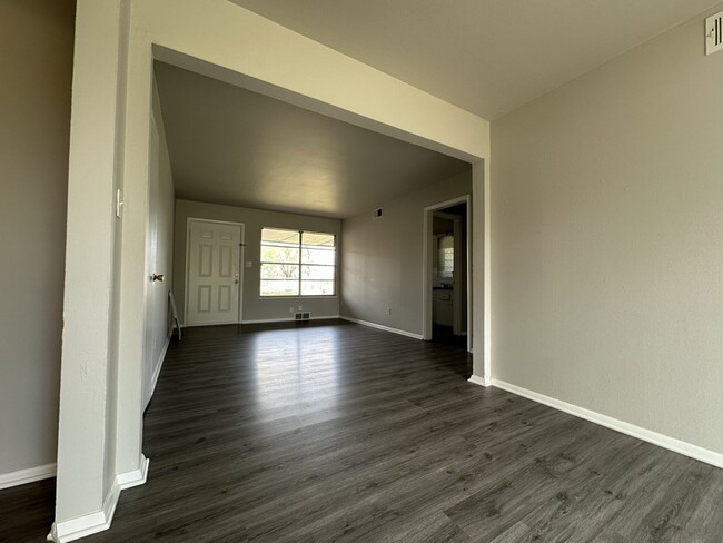 Photo - 904 Westchester Dr