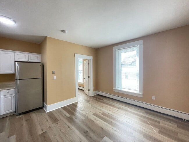 46 Glass St Unit 5