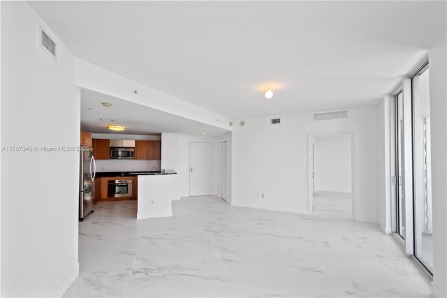 Photo - 300 S Biscayne Blvd