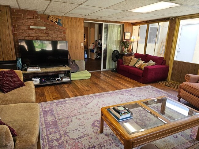 Photo - 1087 N Greengrove St