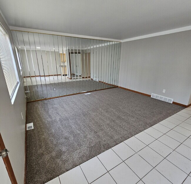 Photo - 3 Bedroom Ranch, Eat-In Kitchen, All Appliances, Big Basement with Extra Storage, 2 Car Garage.