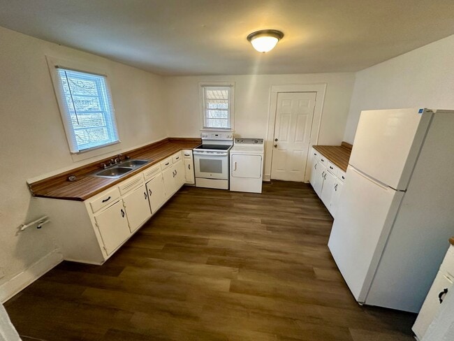 Photo - Two Bedroom, 1 Bath House in Columbia!