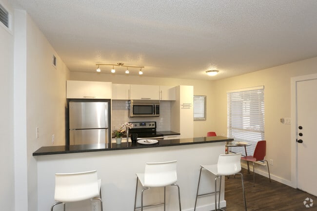 1BR-1BA 700sf