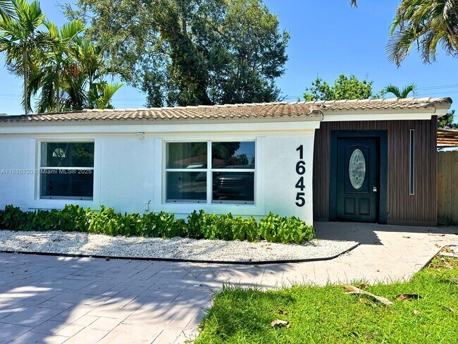 Photo - 1645 NE 175th St