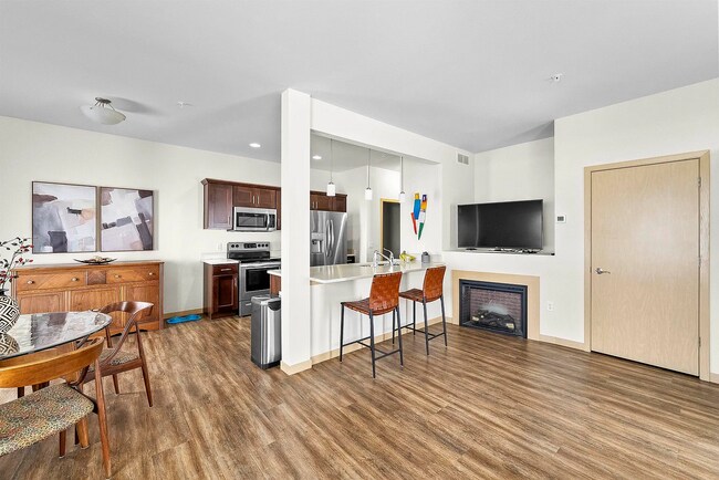 Building Photo - 6062 Driscoll Dr Unit 6062