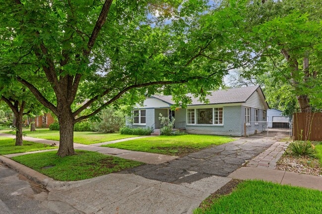 Photo - Nicely Updated 3/2 in Hyde Park