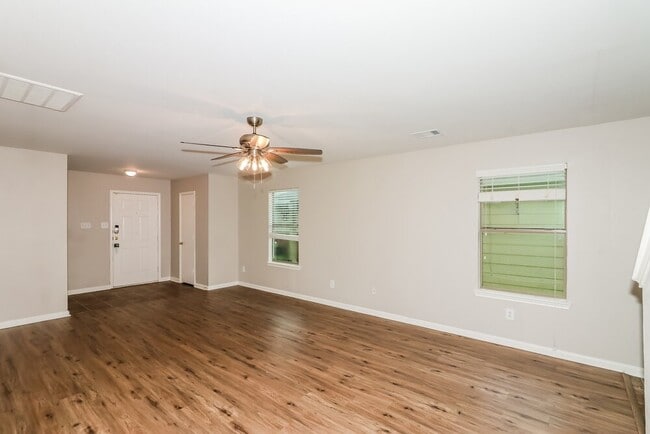 Photo - 20730 Dickinson Manor Ln