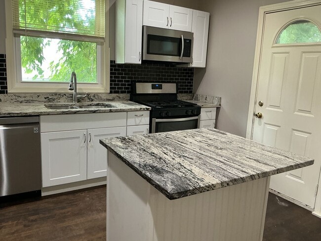 Building Photo - 4 Bedroom, 2 Bath House in Bay View