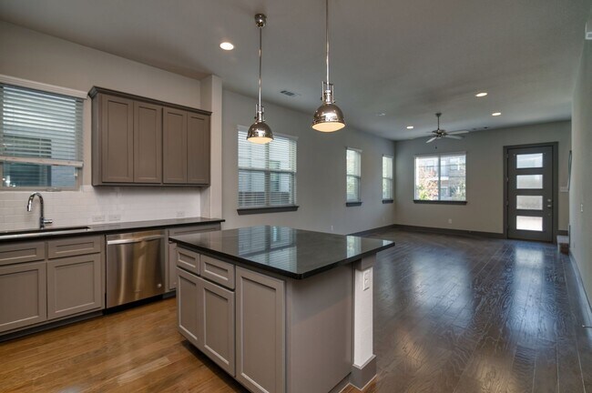 Photo - 216 Wimberly St