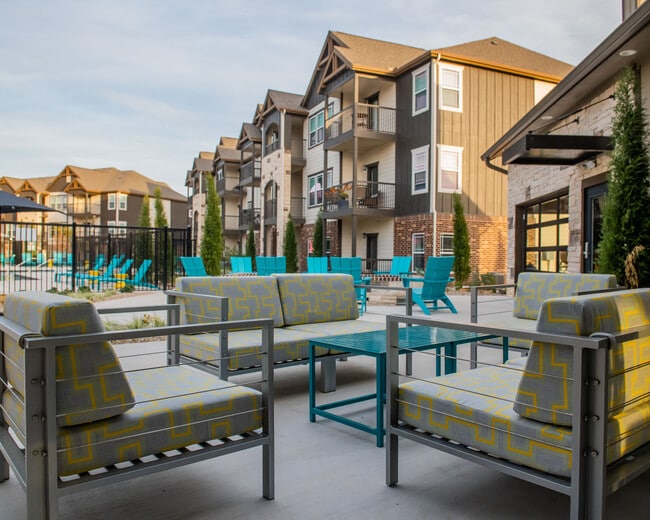 97 North Oak Apartments Kansas City, MO