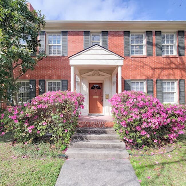 Building Photo - 1728 Hawthorne St Unit 2