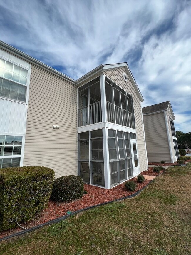 Building Photo - YOU NEED TO SEE THIS VIEW! Renovated 3 Bedroom/2 Bath 2nd FLOOR Unit H