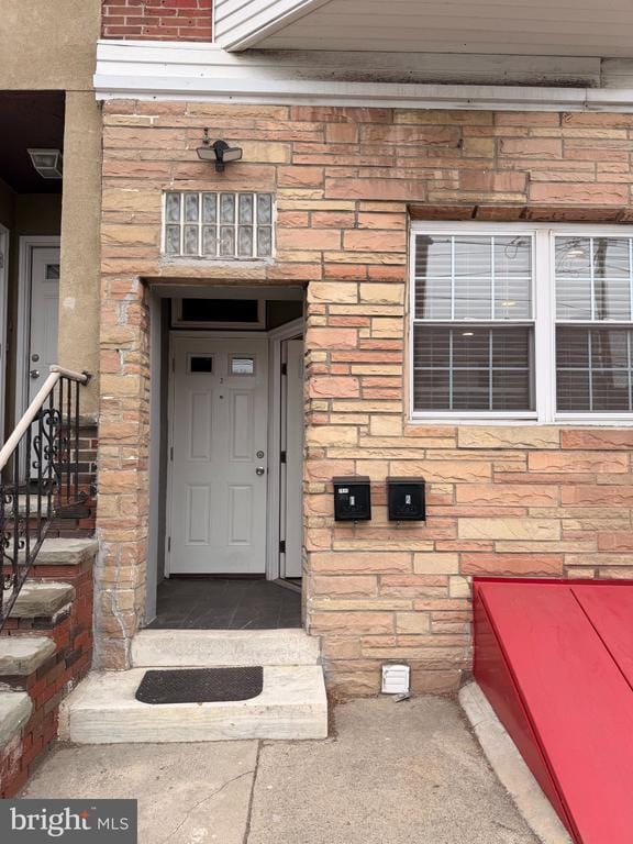 Building Photo - 2049 Snyder Ave Unit 1