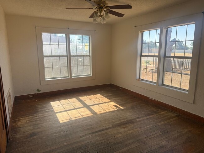 Photo - 309 E Main St