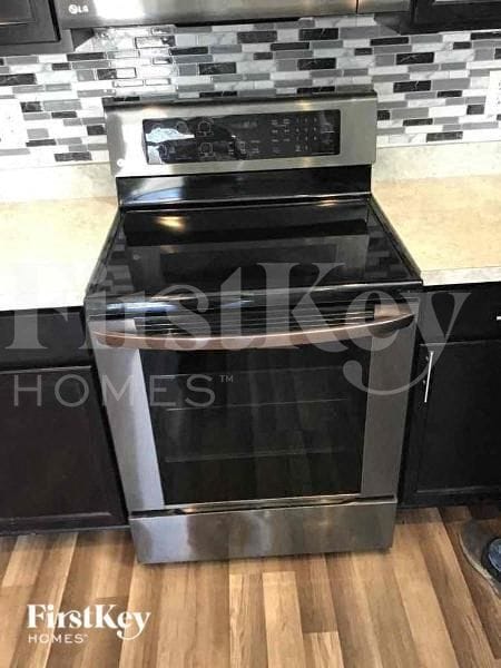 Photo - 1727 Declaration Dr W