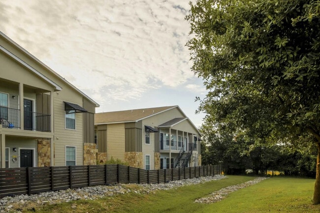 Country Club Apartments