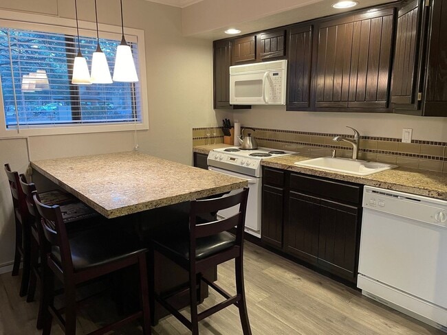 Photo - Fully Furnished 1 Bed 1 Bath NW Bend