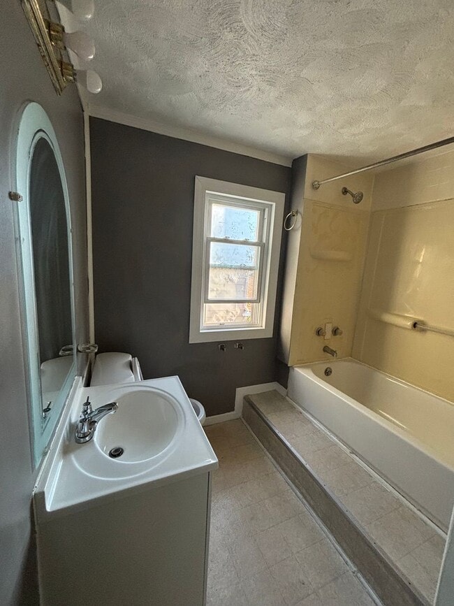 Photo - Beautifully Renovated 3-Bedroom Home – Sec...