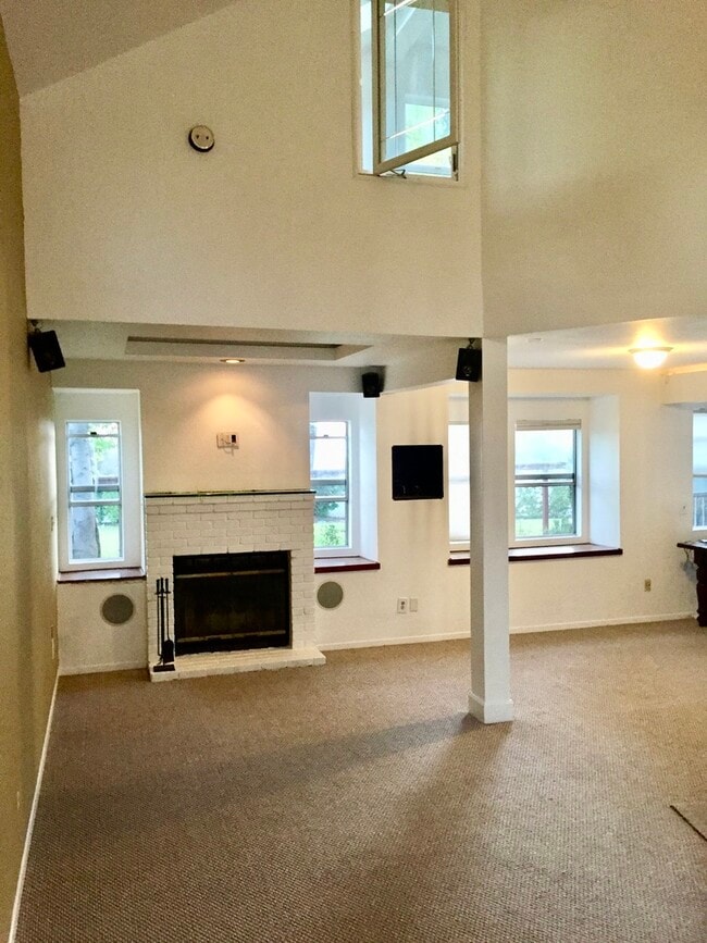 Photo - 1355 Waterbury Ct