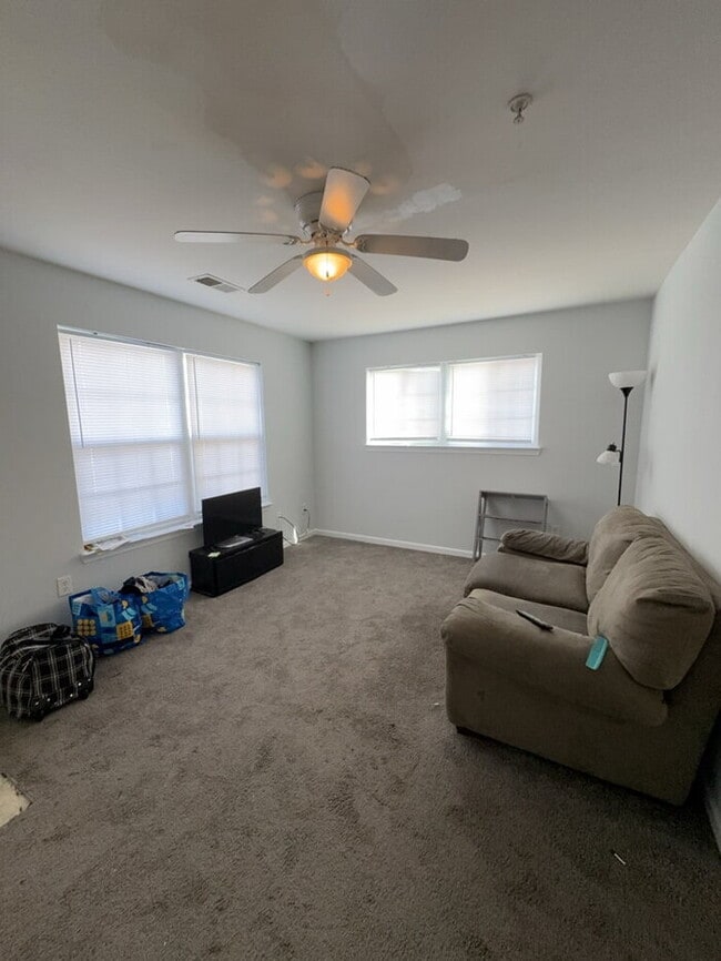 Photo - "Charming 1-Bedroom Townhouse Retreat on Campus Drive!"