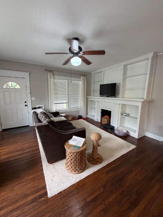 Photo - Daring 2 bedroom 1 bath in the heart of Ryan Place. Unit 100