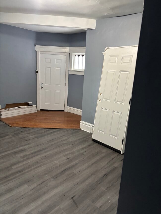 Building Photo - 721 Sumner St