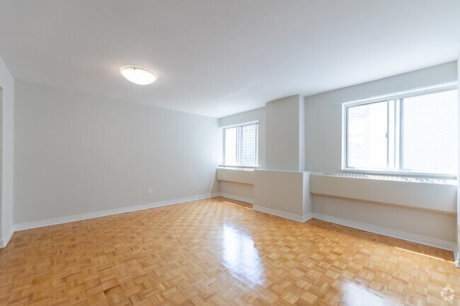BACHELOR - Living Room - 650 Parliament St