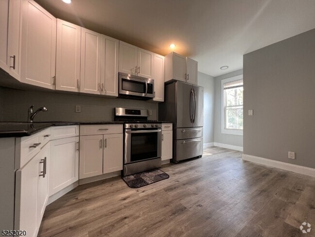 Building Photo - 100 Davenport Ave Rental