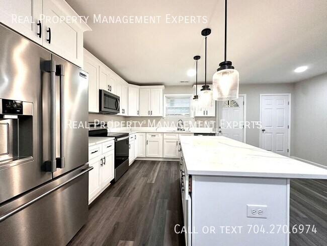 Photo - 2000 St John St