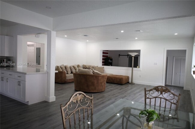 Photo - 181 NE 121st St