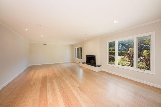 Building Photo - 30 Knightwood Ln