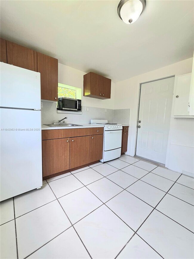 Photo - 1619 NW 27th St Unit Rear