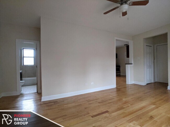 Photo - 3721 N Pine Grove Ave Unit 3720.5-W2