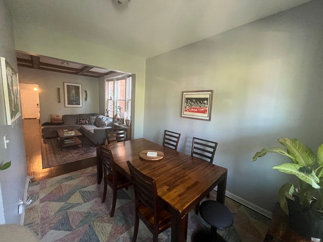 living/dinning space - 2249 W Iowa St Unit 1F