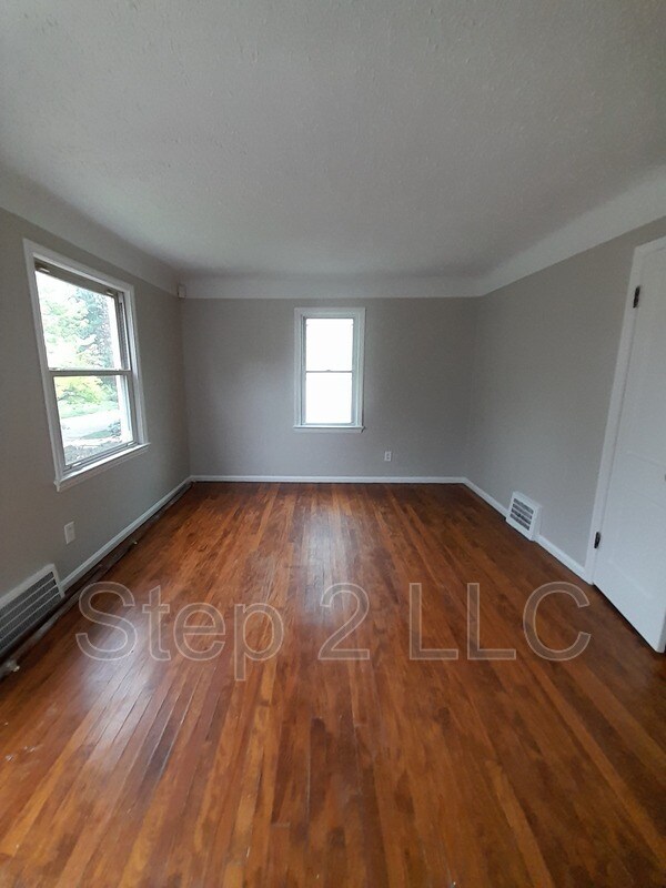 Photo - 15612 Benhoff Dr