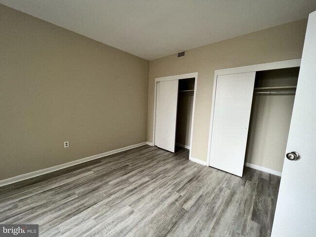 Photo - 135 S 19th St Unidad 1006