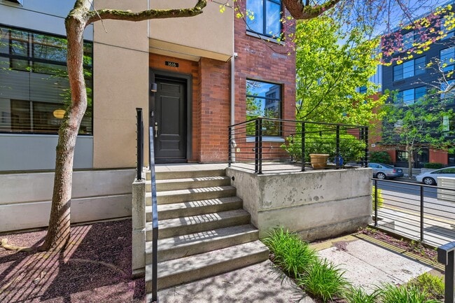 Photo - 1616 NW Riverscape St