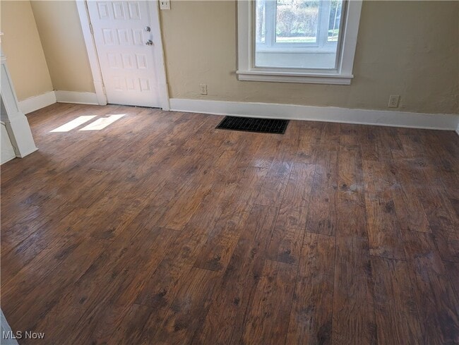 Photo - 2357 19th St SW