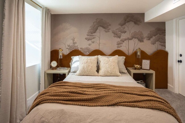 Building Photo - 300 N Inca St