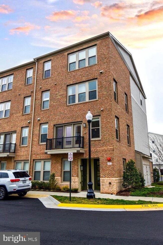 Photo - 4-Level Furnished townhome!