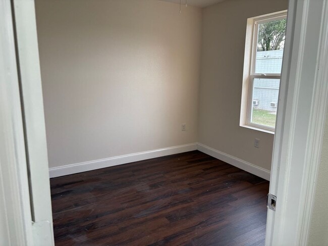 Photo - 1702 W Granfield Ave