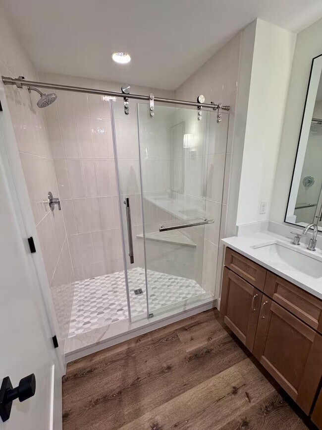 Photo - 637 E Seaboard St