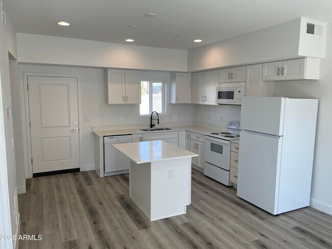 Photo - 1457 E Taylor St