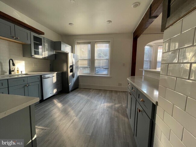 Photo - 114 Levering St