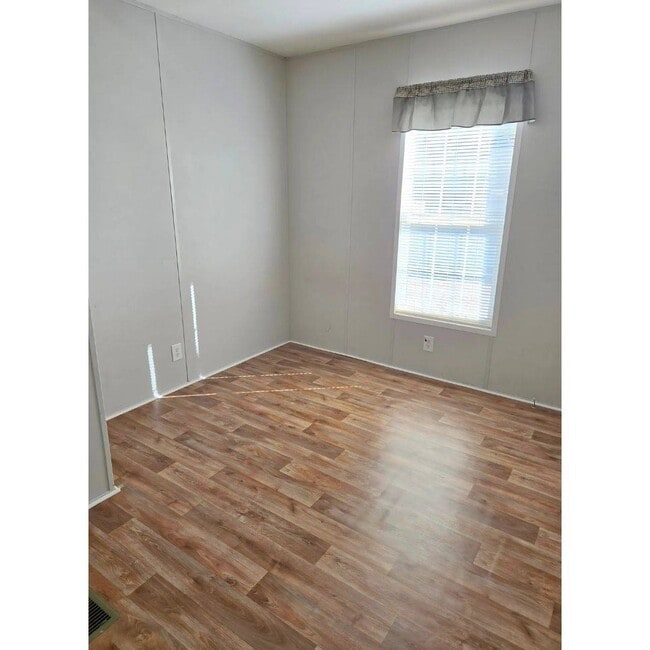 Photo - 1702 Hazel St