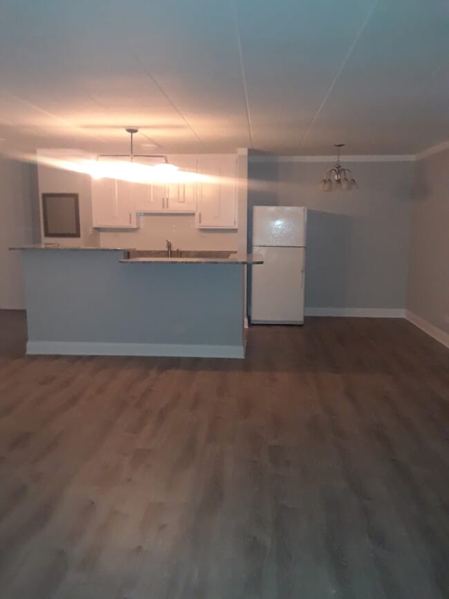 Photo - 18 E Old Willow Rd