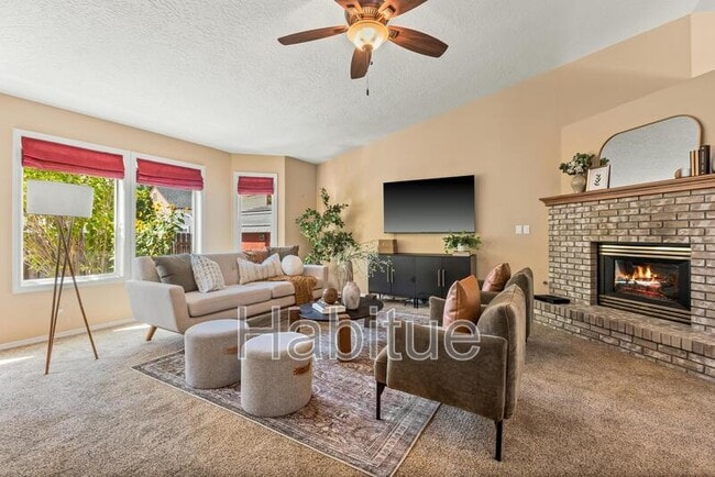 Building Photo - 2160 Dora Ln